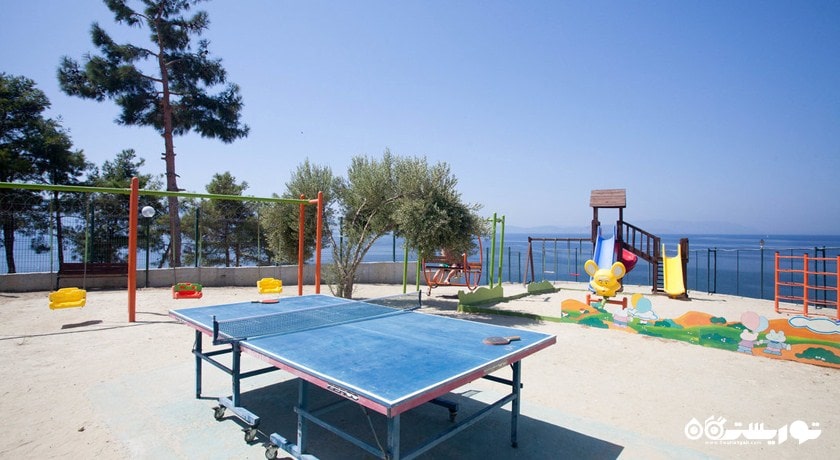 میز بازی تنیس در فضای باز 